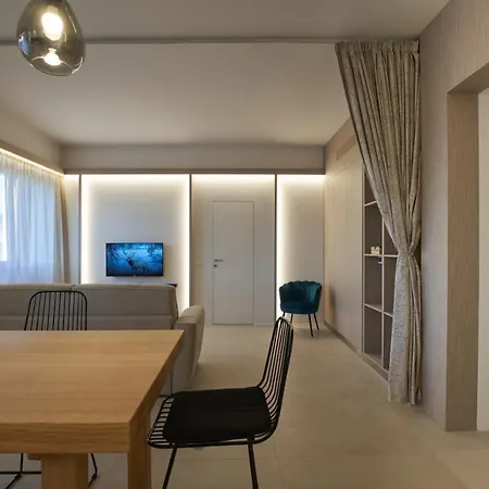 Five Stars Luxury Apartament *